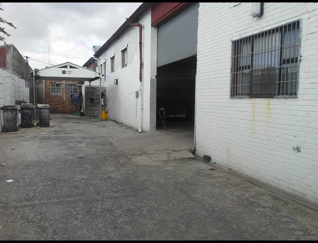 1,200M² FACTORY TO LET IN LANSDOWNE